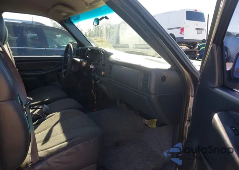 2000 Chevrolet Silverado 1500 from USA, damaged, VIN 1GCEC14W9YZ278968